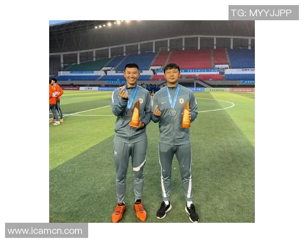 重庆足球队的崛起之路:从默默无闻到杯赛争冠的成长历程 重庆足球队的崛起之路:从默默无闻到杯赛争冠的成长历程