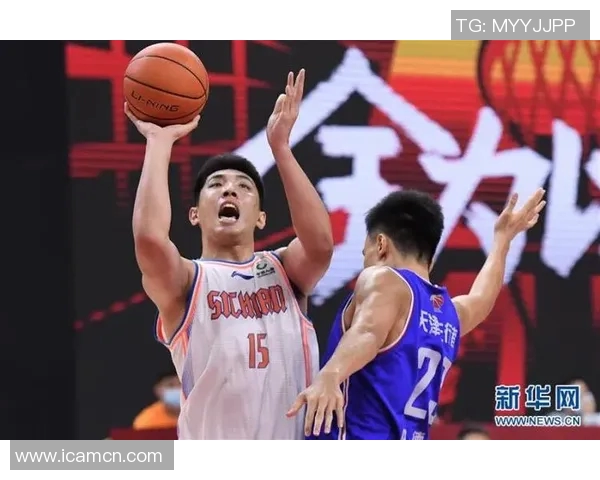 14男篮对决意大利队全力以赴争夺胜利展现青春风采